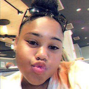 Meet your Posher, Layla